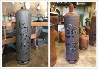 Brennwerk-owl zwei Feuertonnen mit Oldtimer und Sportler